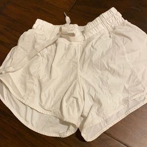 Lululemon hotly hot 4 inch